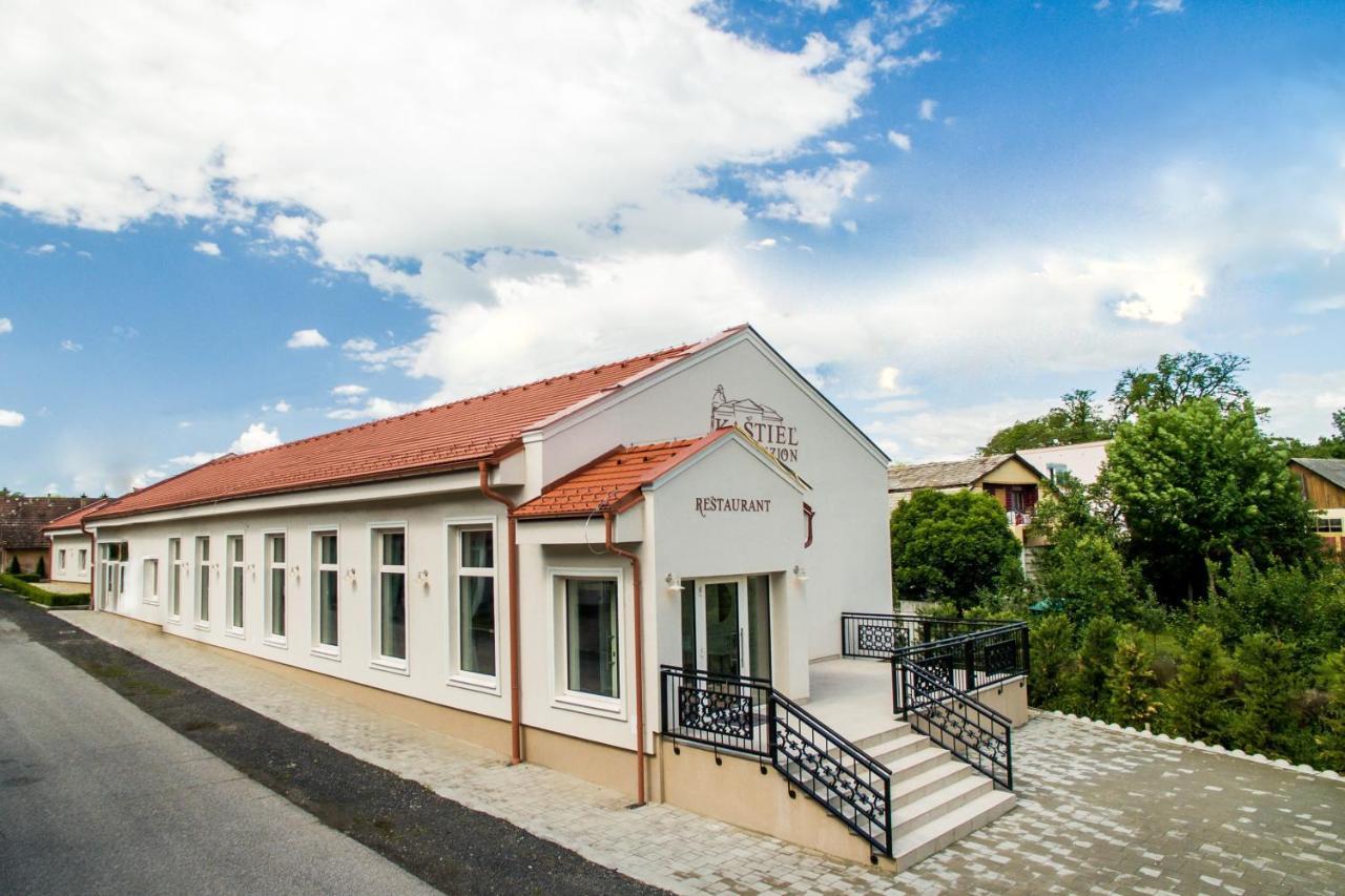 Am Kastiel Penzion Rimavská Sobota Buitenkant foto